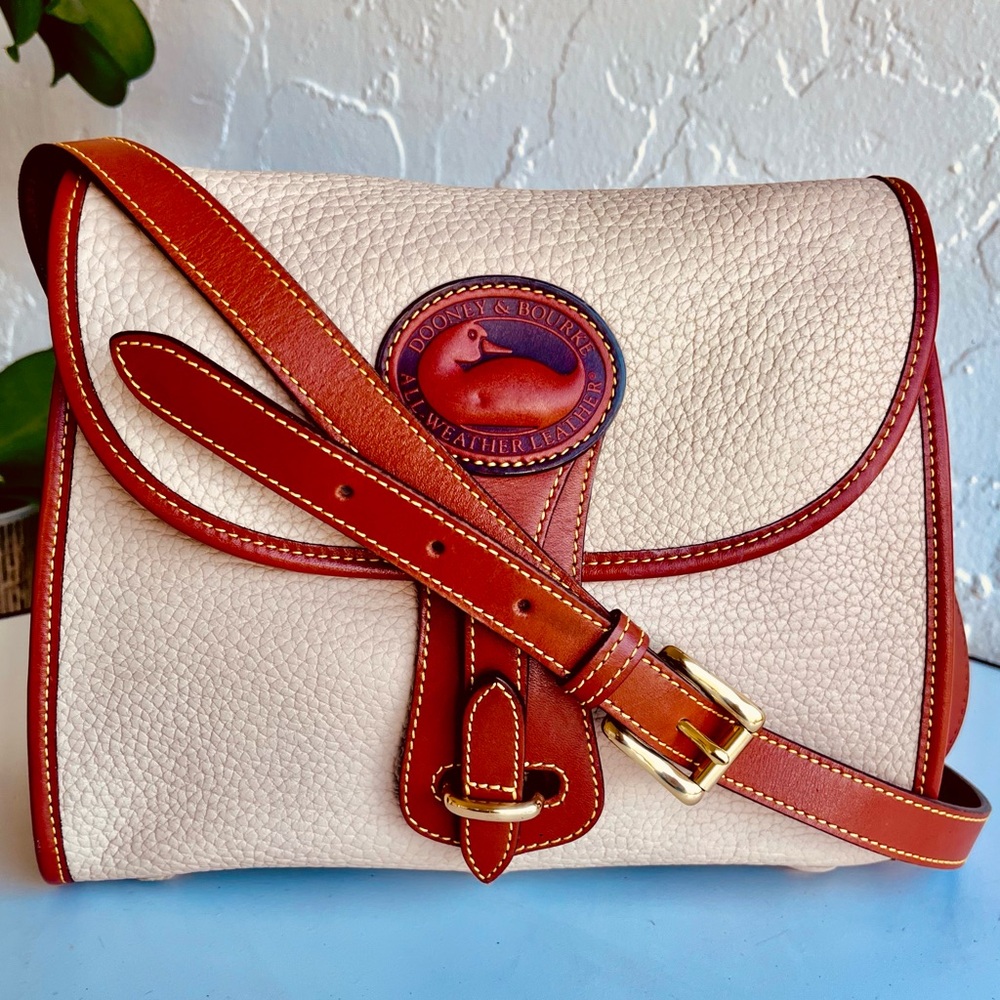 VINTAGE DOONEY AND BOURKE  BEIGE/CREAM ESSEX AWL SHOULDER CROSSBODY BAG TAN TRIM - Picture 5 of 16